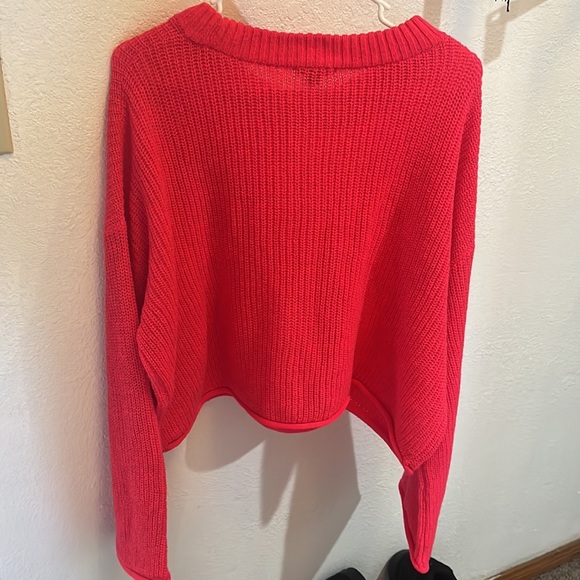 Woman’s sweater super comfy and very warm… - Picture 6 of 7